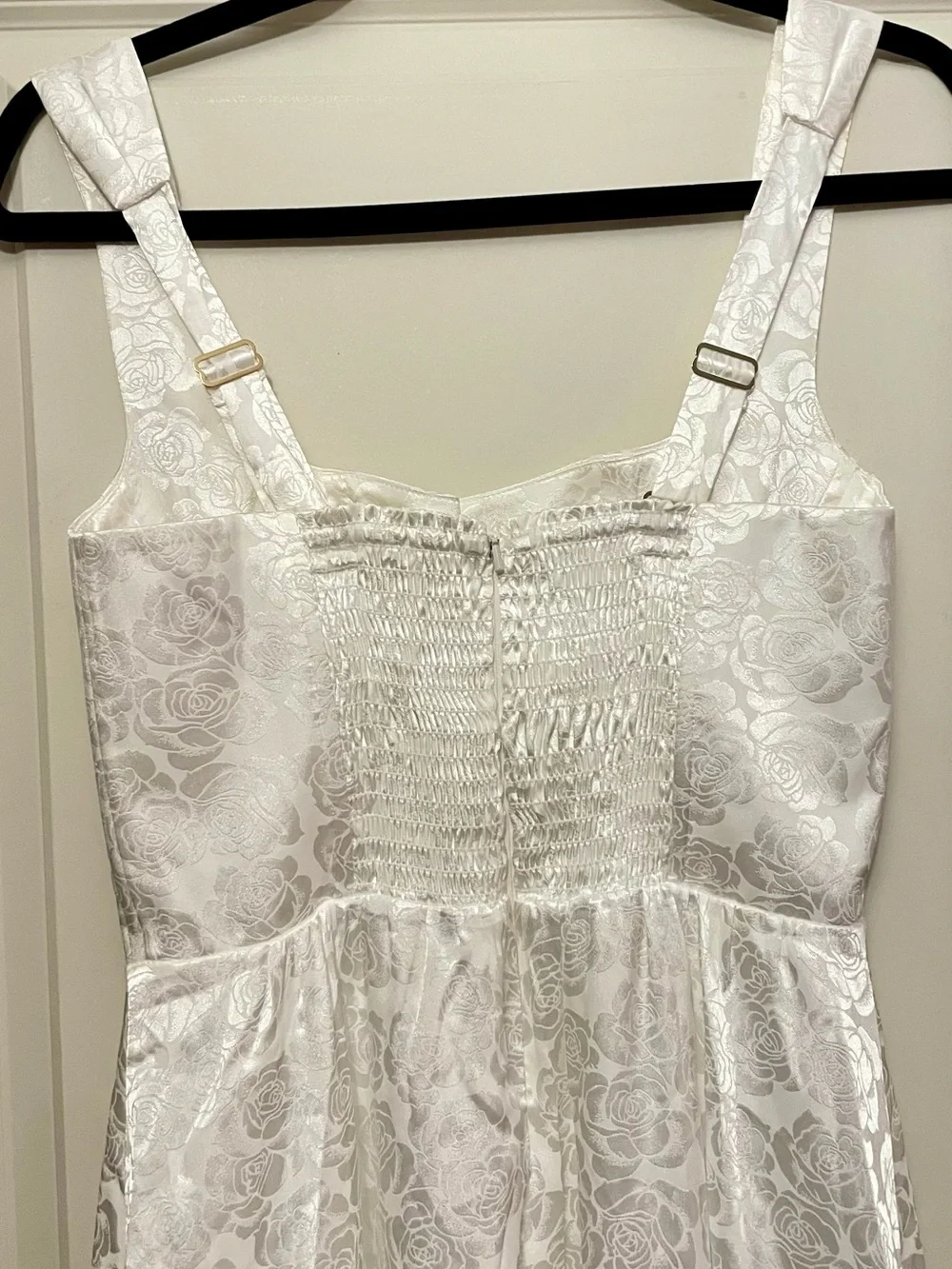 Nina square neckline